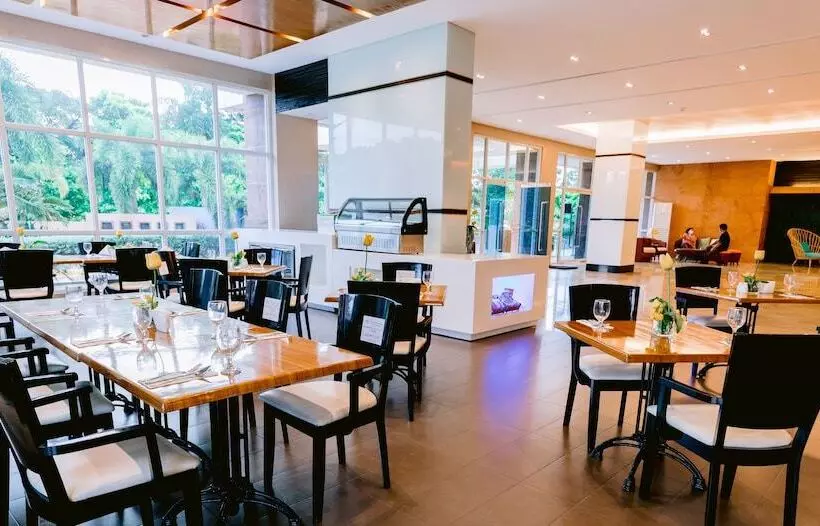 Sotogrande Hotel And Resort