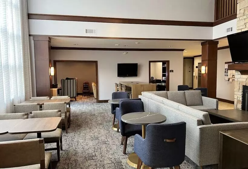 Отель Staybridge Suites Milwaukee West Oconomowoc, An Ihg