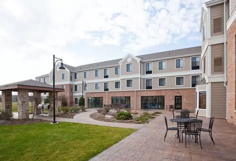 Отель Staybridge Suites Milwaukee West Oconomowoc, An Ihg