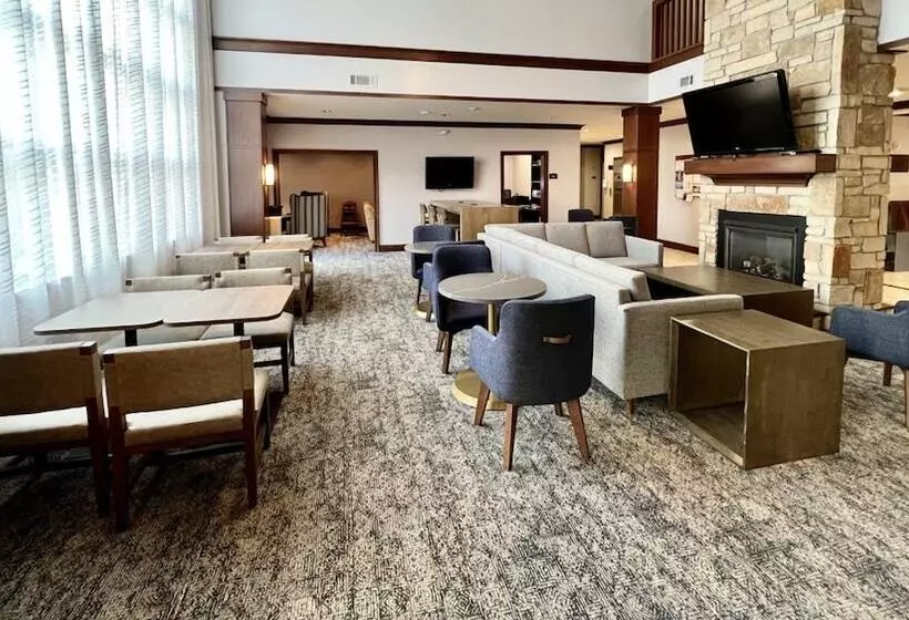 Отель Staybridge Suites Milwaukee West Oconomowoc, An Ihg