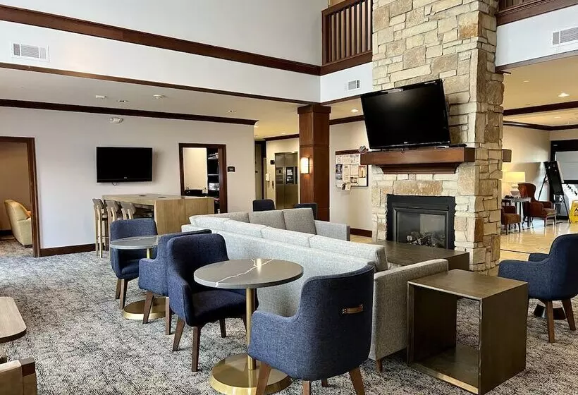 Отель Staybridge Suites Milwaukee West Oconomowoc, An Ihg
