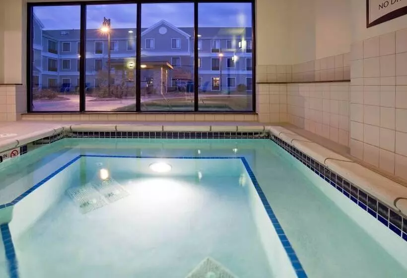 Отель Staybridge Suites Milwaukee West Oconomowoc, An Ihg