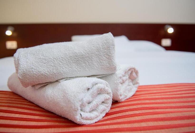 مبيت وإفطار Villa Anton