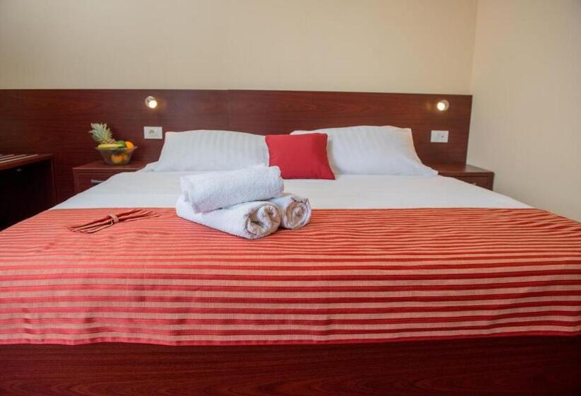 مبيت وإفطار Villa Anton