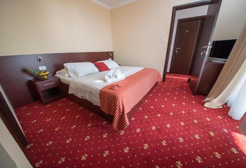 مبيت وإفطار Villa Anton