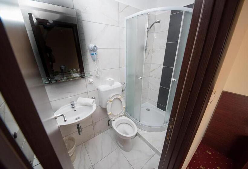 مبيت وإفطار Villa Anton