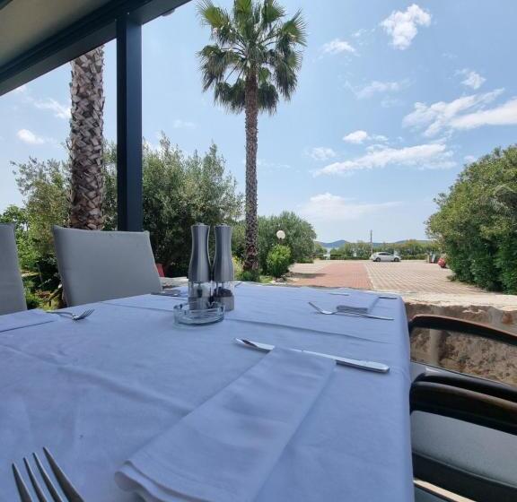 مبيت وإفطار Villa Anton