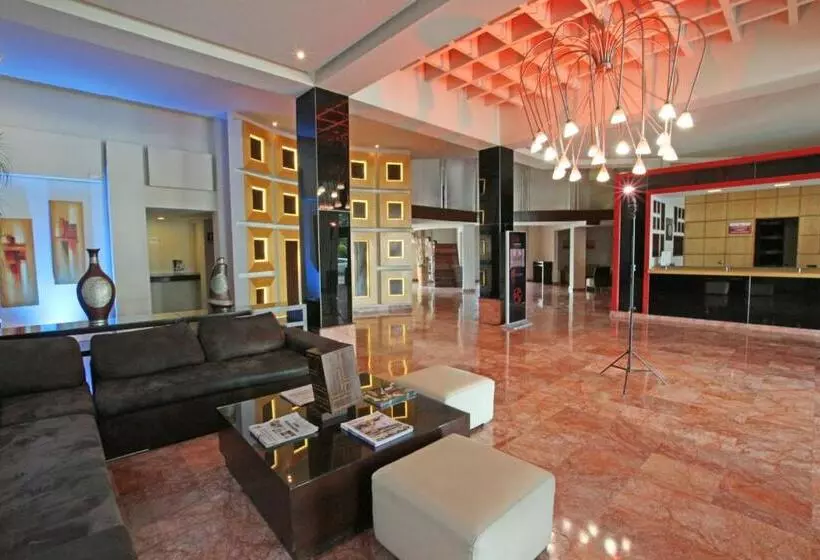 فندق Colon Plaza Business Class