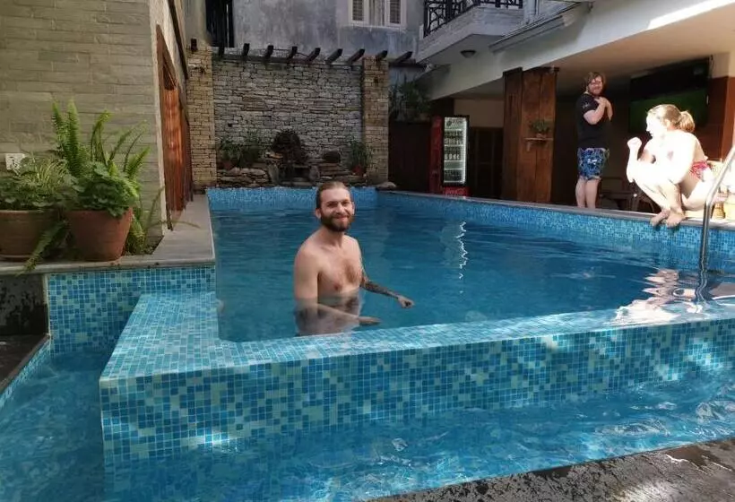 هتل Middle Path & Spa