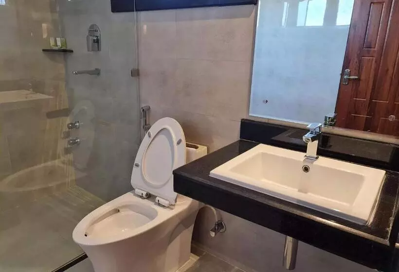 هتل Middle Path & Spa