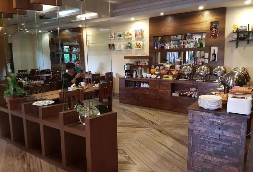 هتل Middle Path & Spa