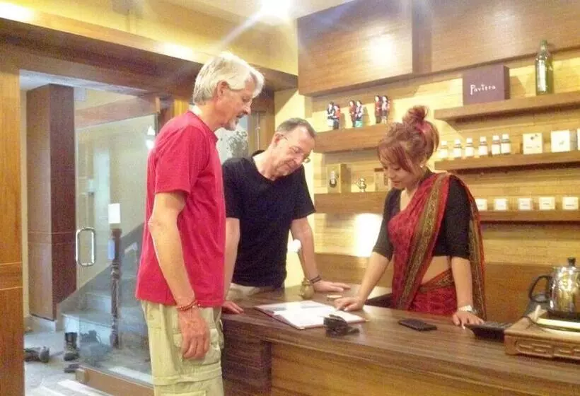 هتل Middle Path & Spa