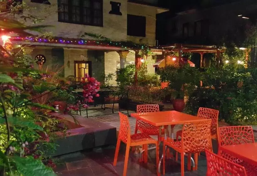 هتل Middle Path & Spa