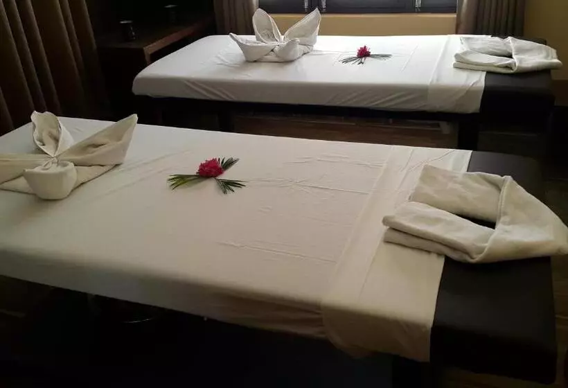 هتل Middle Path & Spa