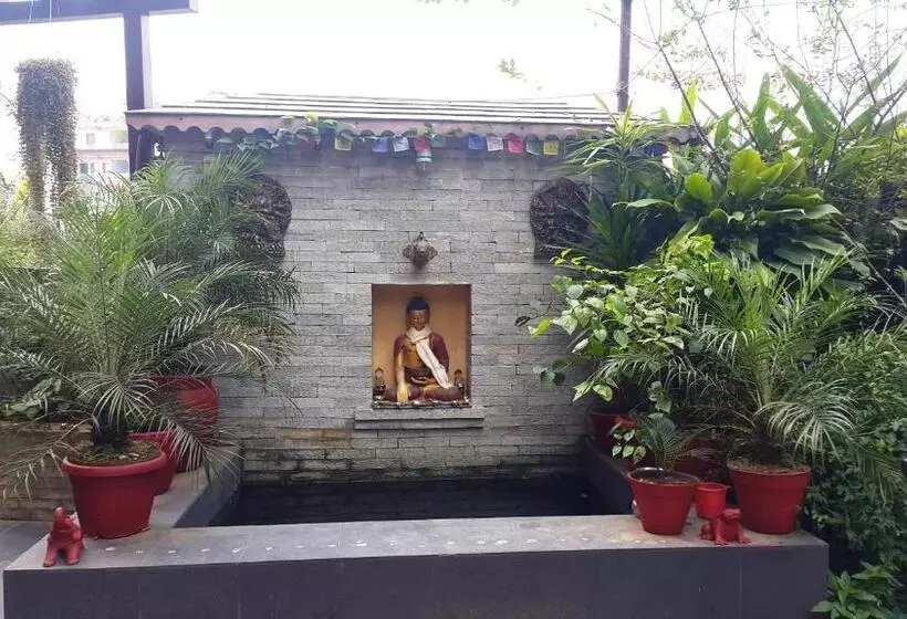 هتل Middle Path & Spa