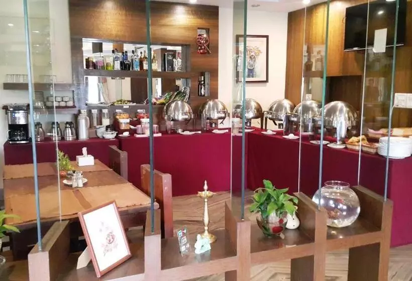 هتل Middle Path & Spa