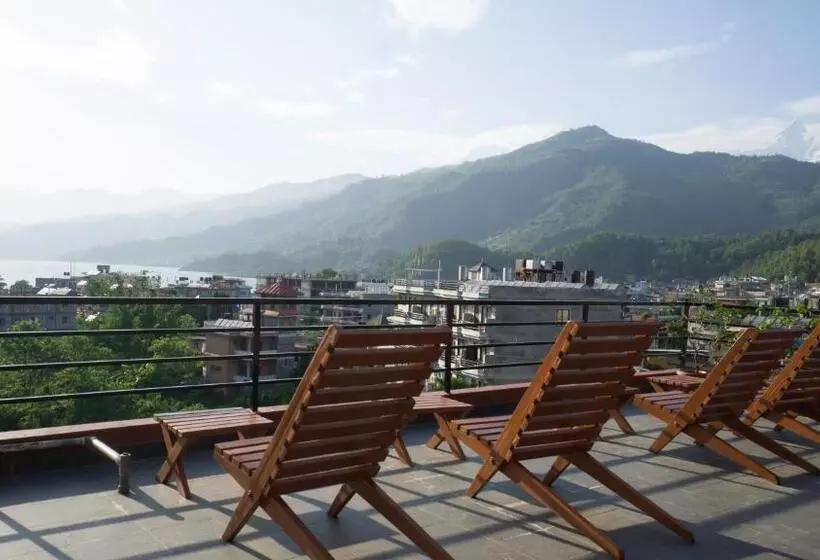 هتل Middle Path & Spa