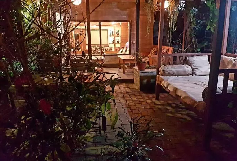 هتل Middle Path & Spa