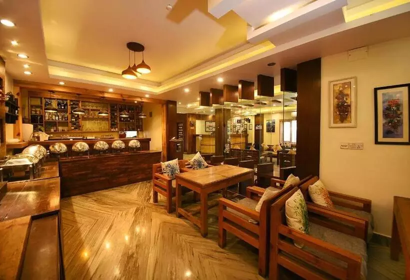 هتل Middle Path & Spa