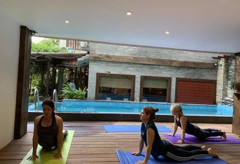 هتل Middle Path & Spa