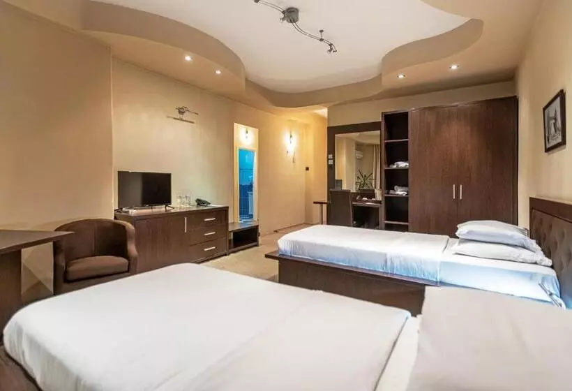 هتل The Regent Club