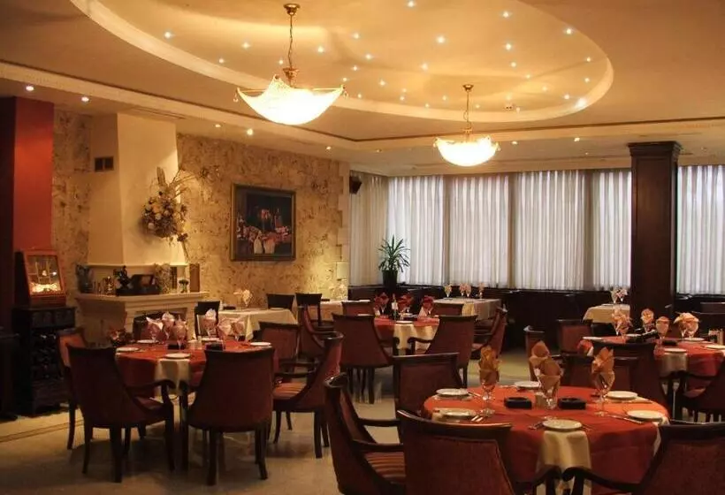 هتل The Regent Club