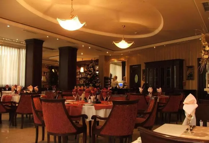 هتل The Regent Club