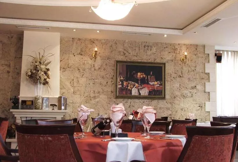 هتل The Regent Club