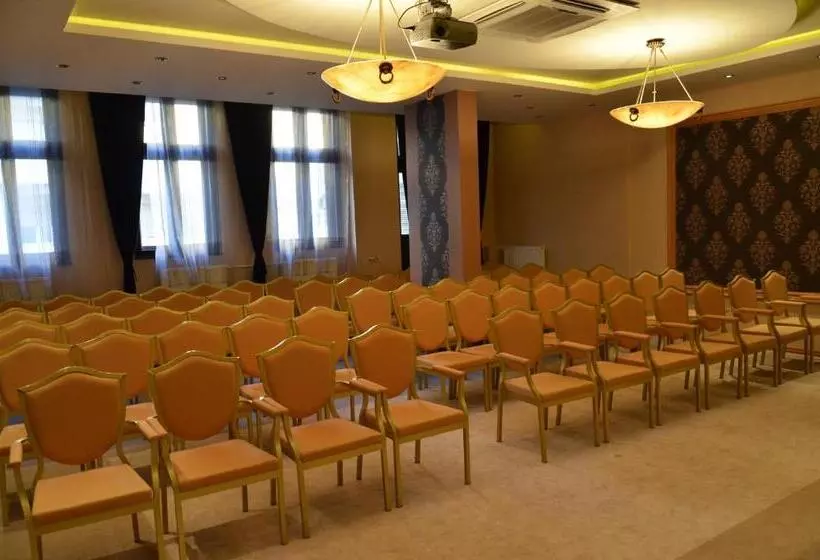 هتل The Regent Club