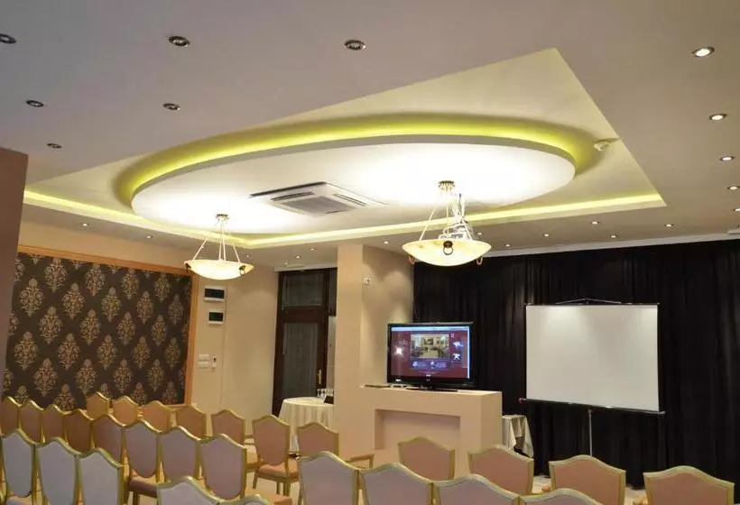 هتل The Regent Club