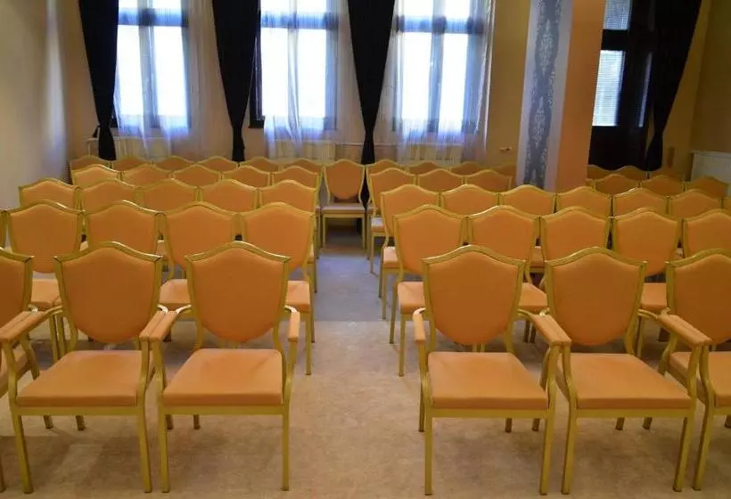 هتل The Regent Club