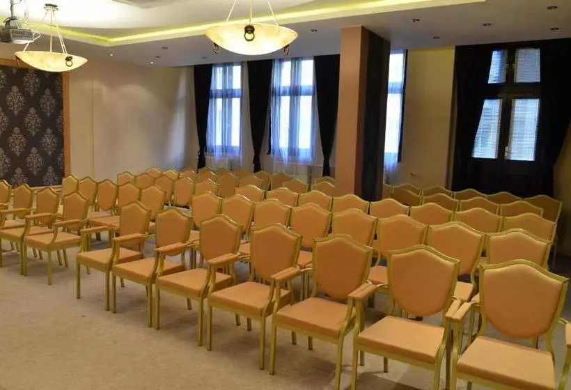 هتل The Regent Club
