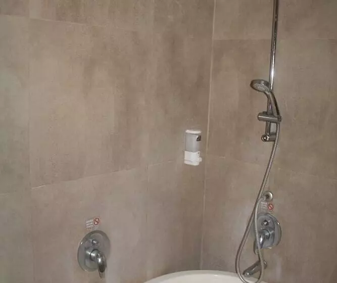 Отель Ava Gil Puyat