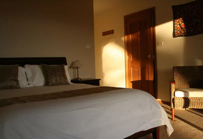 Отель Harpers On The Beach