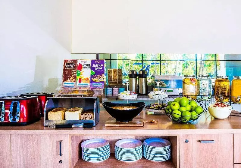 Отель Ibis Budget Sydney Olympic Park