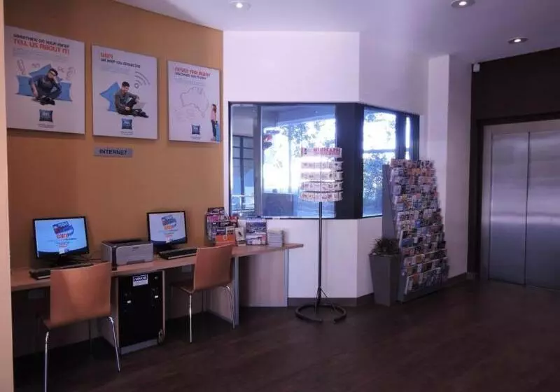 Отель Ibis Budget Sydney Olympic Park