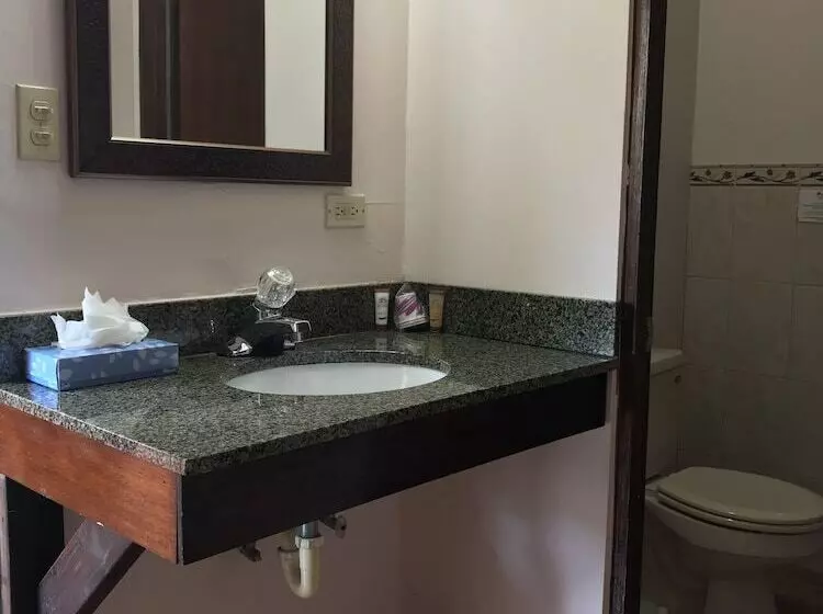 هتل Luquillo Sunrise Beach Inn