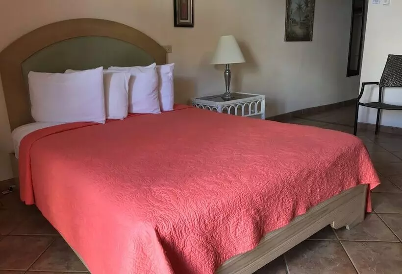 هتل Luquillo Sunrise Beach Inn