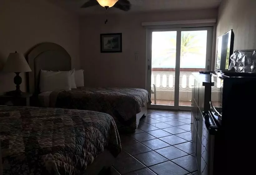 هتل Luquillo Sunrise Beach Inn