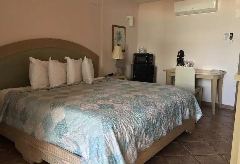 هتل Luquillo Sunrise Beach Inn