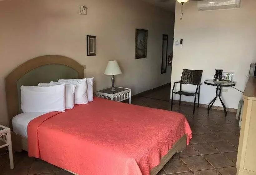 هتل Luquillo Sunrise Beach Inn
