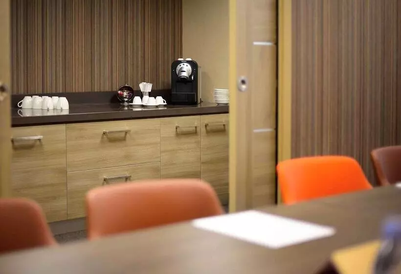 Отель Mercure Poitiers Centre