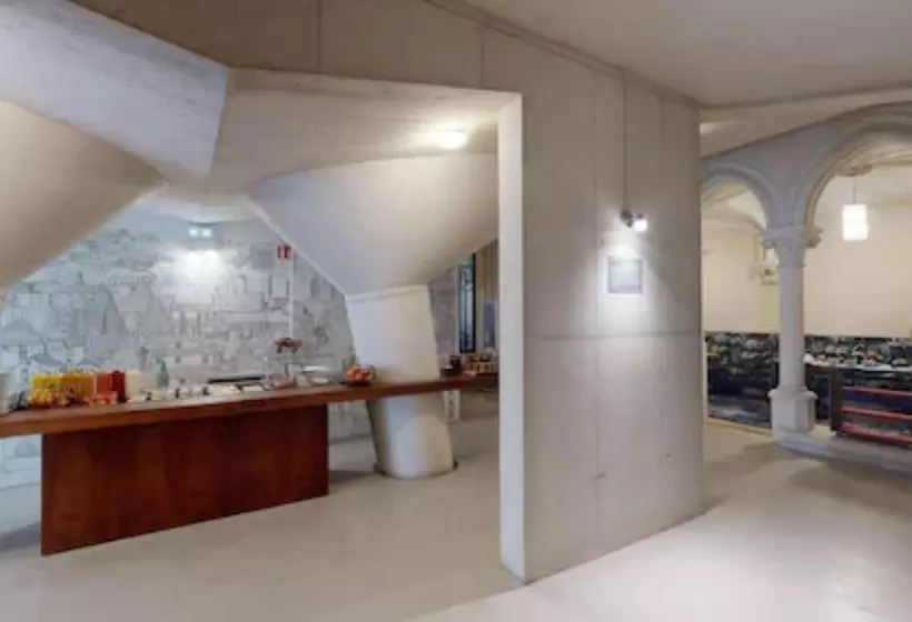 Отель Mercure Poitiers Centre