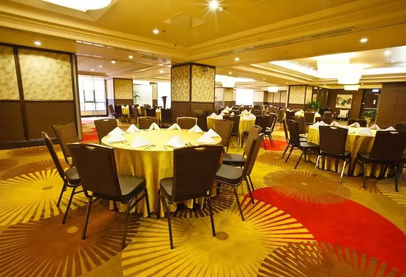 Hotel Ramada By Wyndham Manila Central