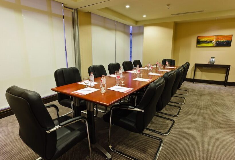 Hotell Ramada By Wyndham Manila Central