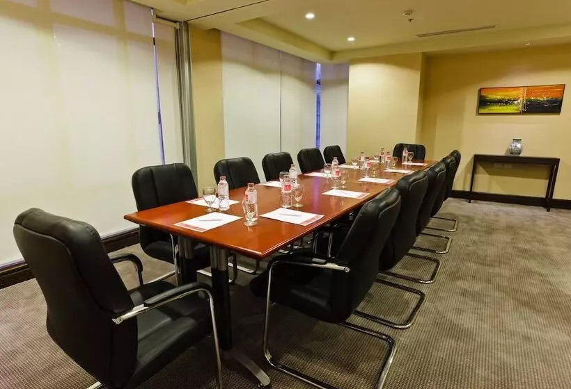 Hotel Ramada By Wyndham Manila Central