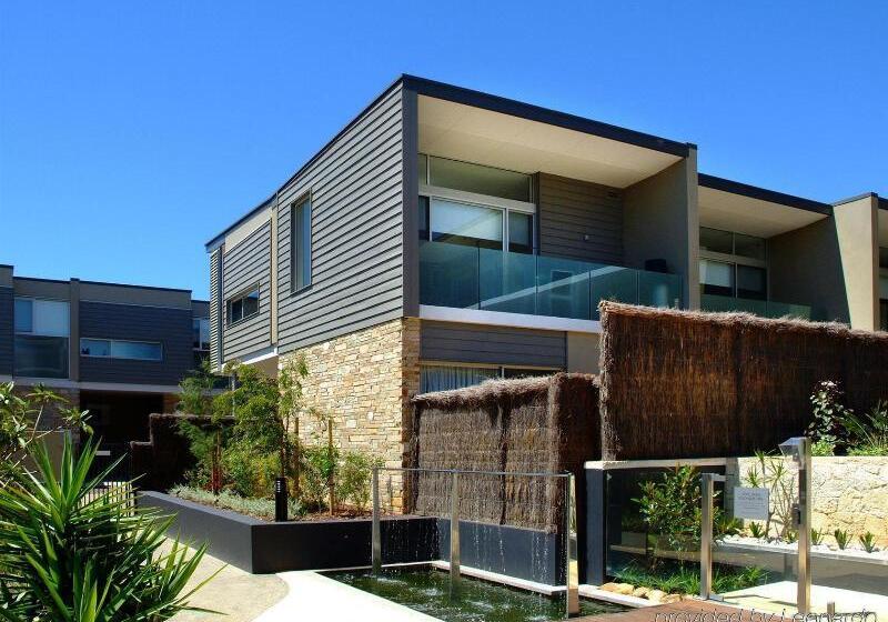 호텔 Smiths Beach Resort