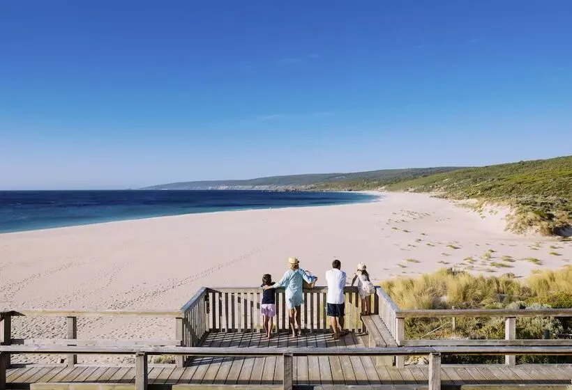 Отель Smiths Beach Resort