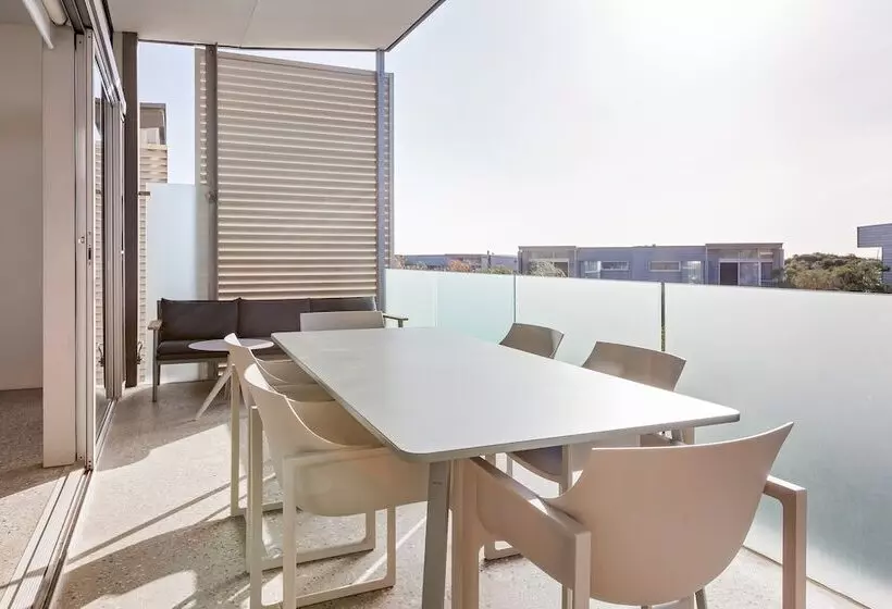 Отель Smiths Beach Resort