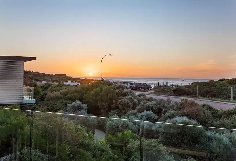 Отель Smiths Beach Resort